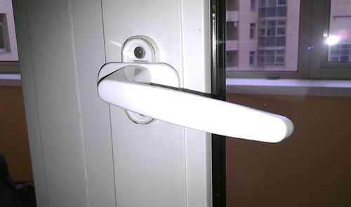 Не закрывается ручка пластикового окна