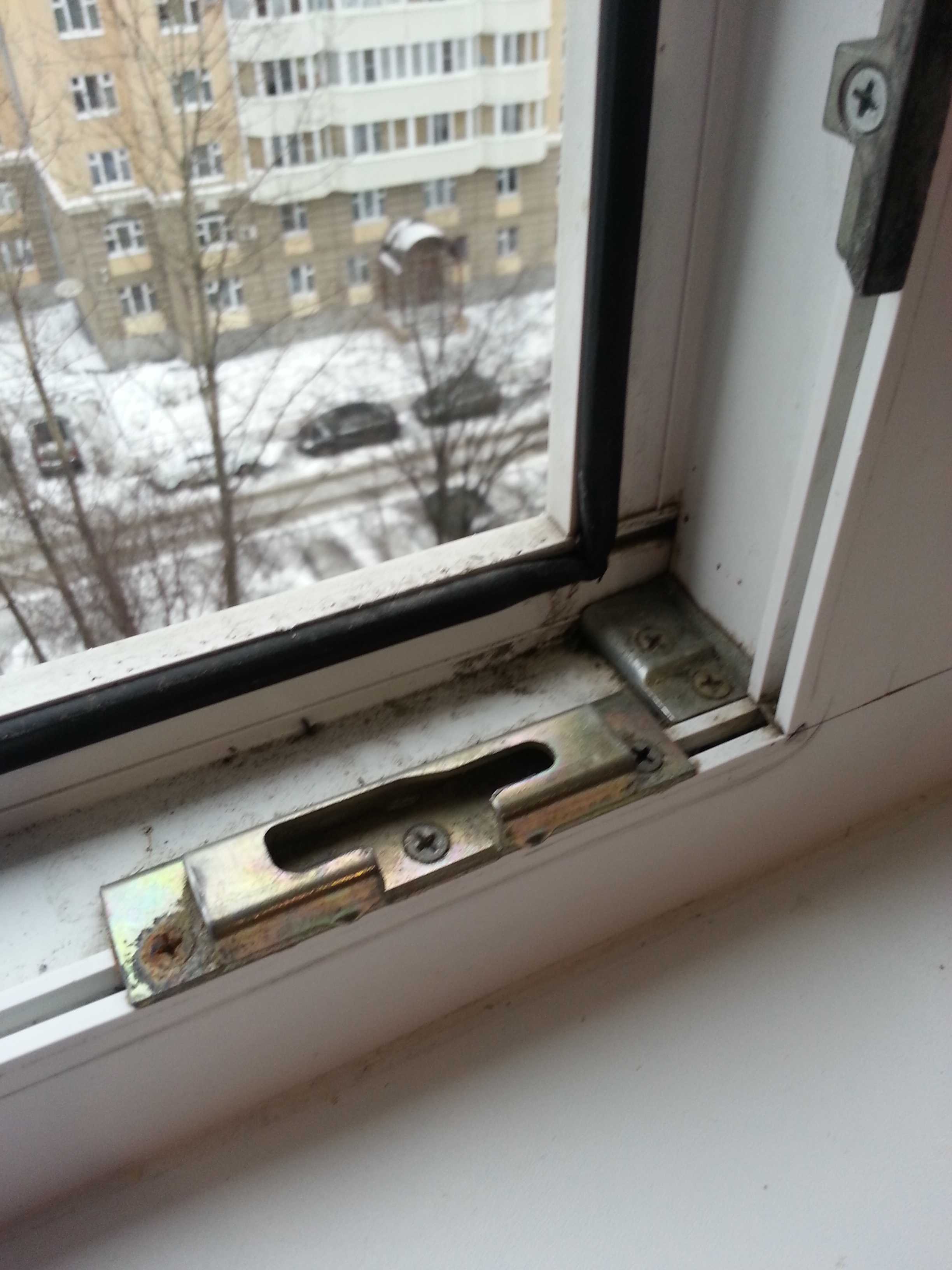 Почему выходит из строя фурнитура